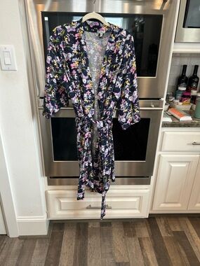 Vera Bradley Floral butterfly Robe size S/M has slight wear overall GUC